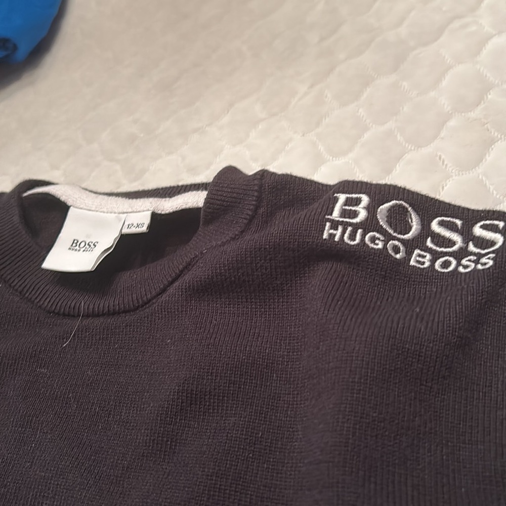Hugo boss sweater - Picture 3 of 3